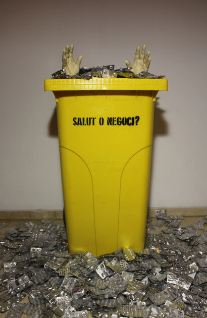 Salut o negoci? (Health or business?) - a Sculpture & Installation Artowrk by Vidaña
